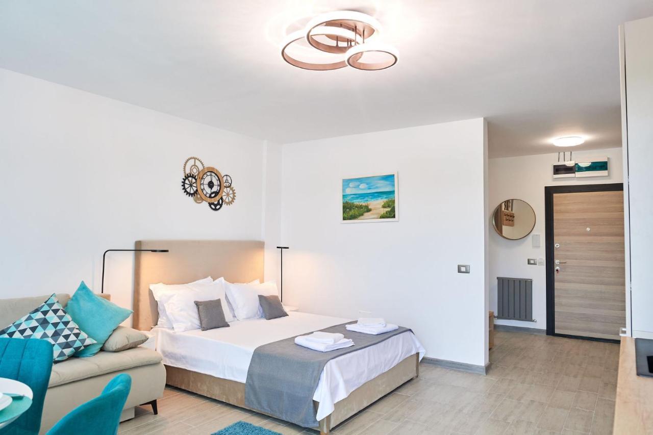 Studio Capri Spa N Pool Beach Resort Năvodari Exteriör bild