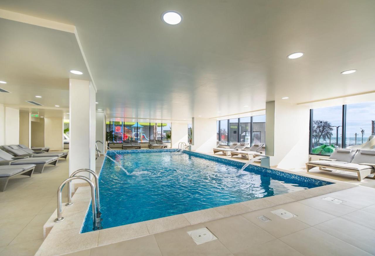 Studio Capri Spa N Pool Beach Resort Năvodari Exteriör bild